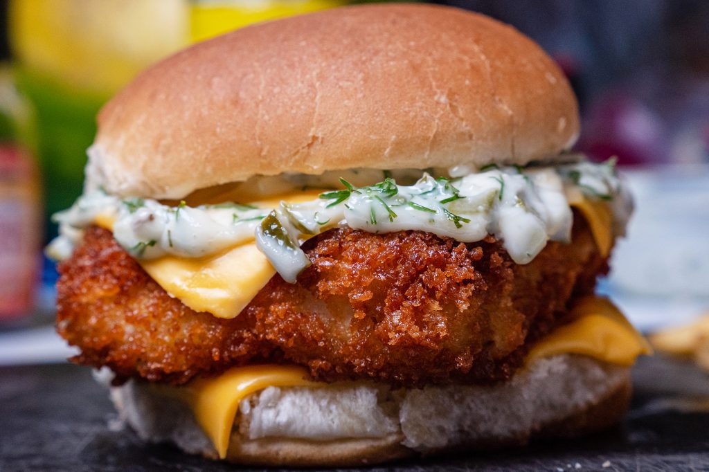 breaded fish sandwich with tartar sauce