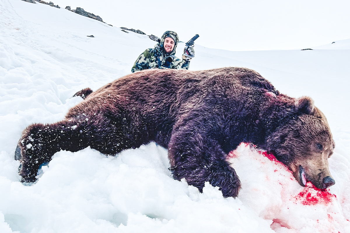 Grizzly Bear Charges At Guided Alaskan Tour in Harrowing Video - Men's  Journal