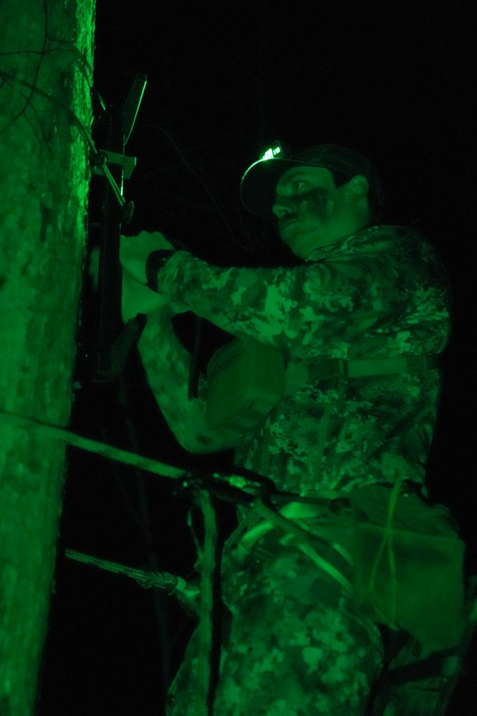 hunter setting up in tree stand in dark what a hunting plan should include