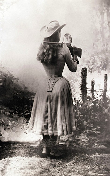 annie oakley shooting with mirror