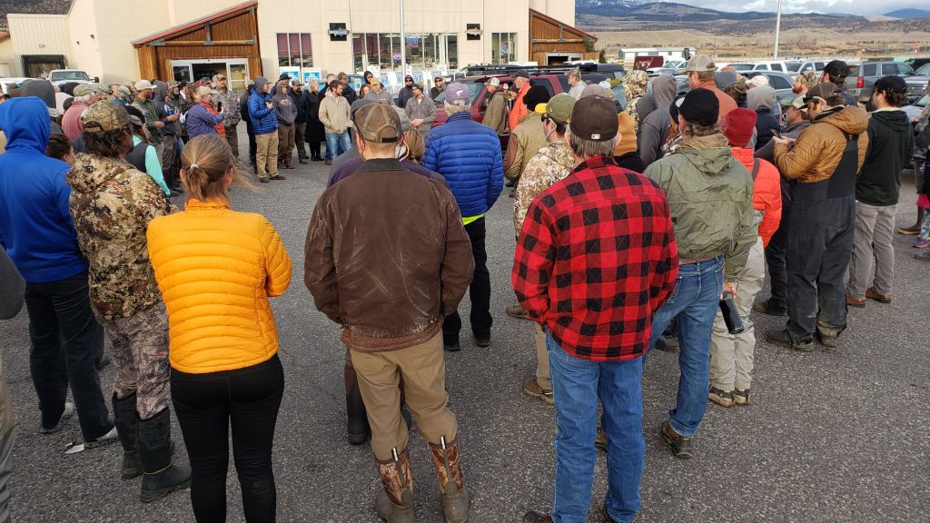 volunteers meeting to help