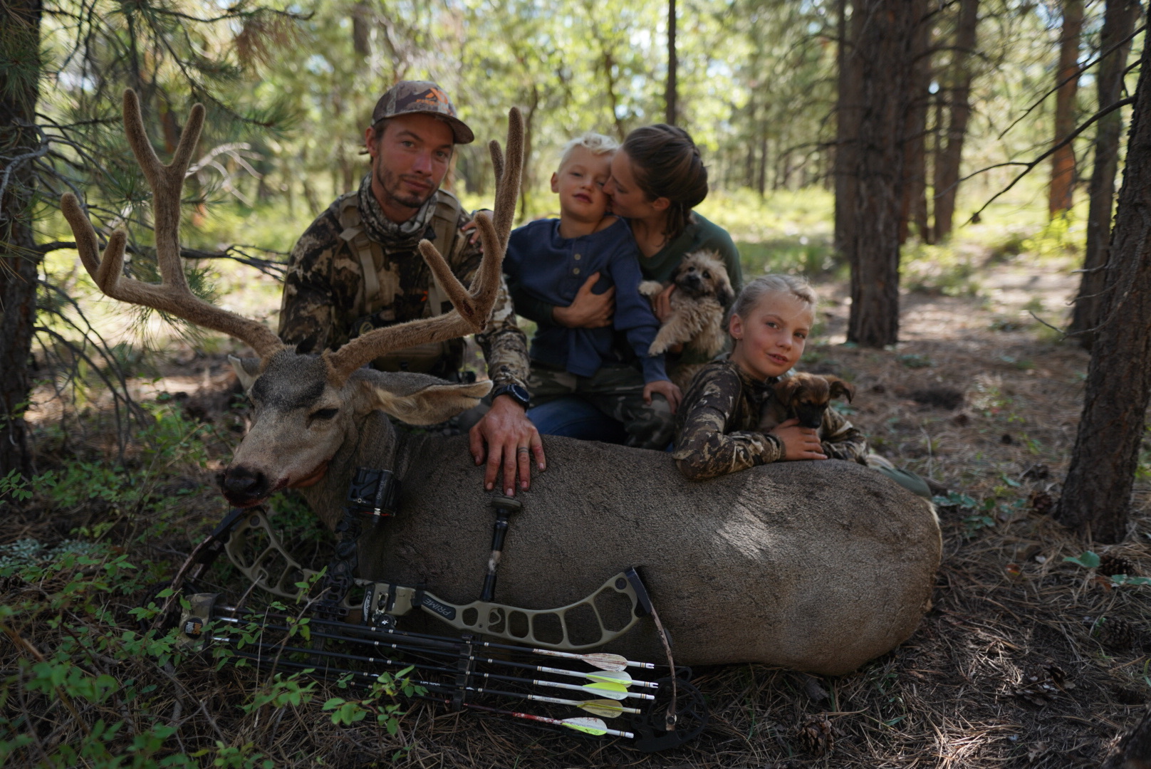 david wise and family with mule deer