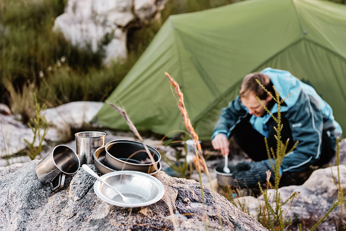 Mess kits now typically consist of a skillet, a pot, a plate, a cup, and cutlery.